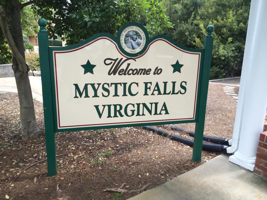 2014-08-30 Mystic Falls sign-01